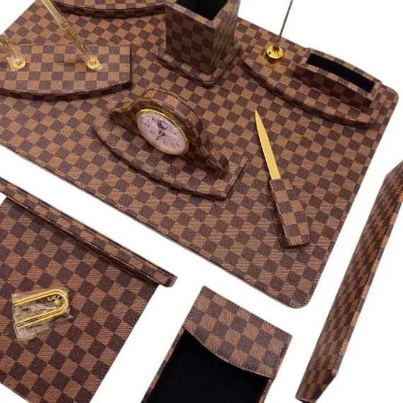 طقم مكتب بني مربعات جلد فاخر 10 قطع كنج ستايل