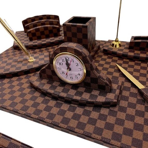 طقم مكتب بني مربعات جلد فاخر 10 قطع كنج ستايل